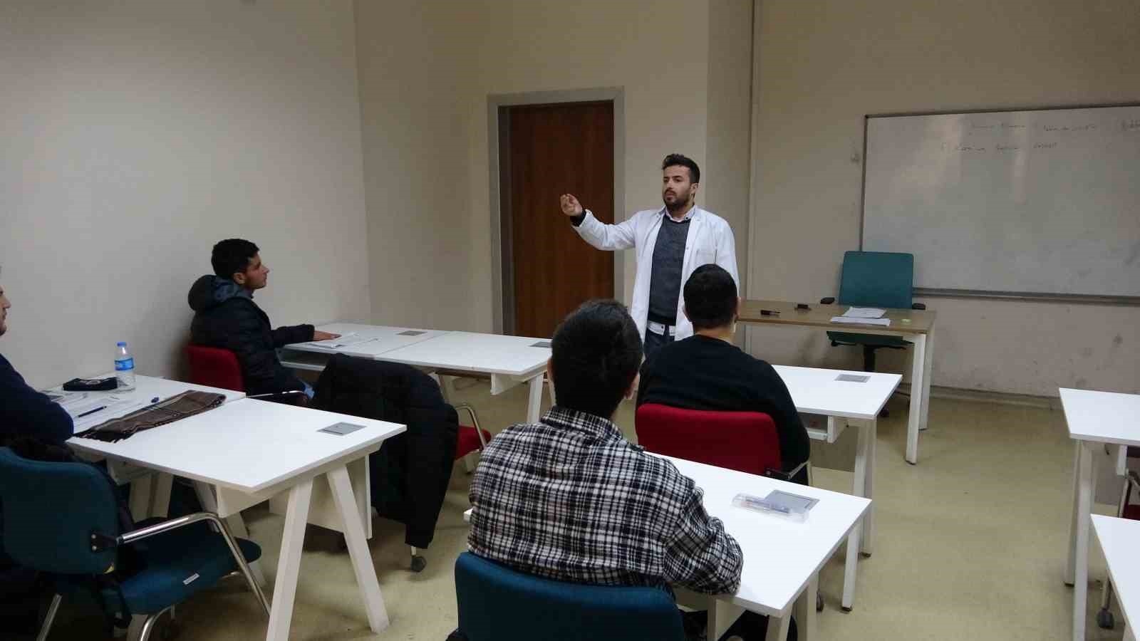 Tatvan Gençlik Merkezi’nde eğitimler devam ediyor