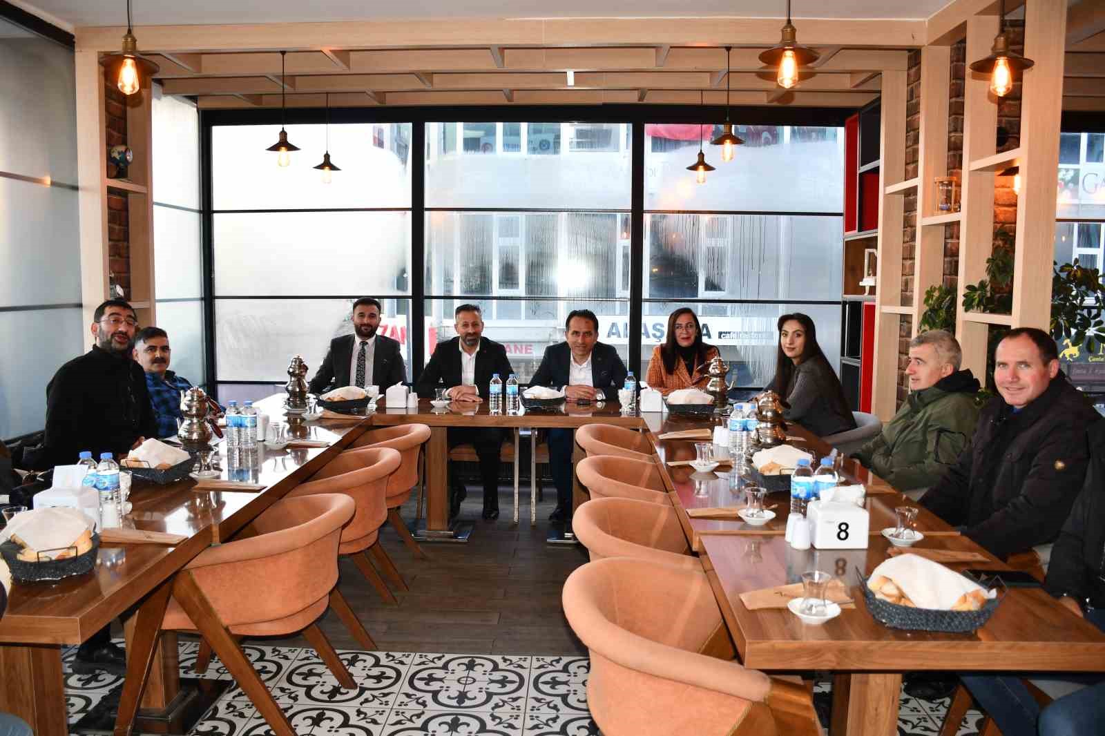 AK Parti Ardahan İl Başkanı Yılmaz, basın mensuplarıyla bir araya geldi
