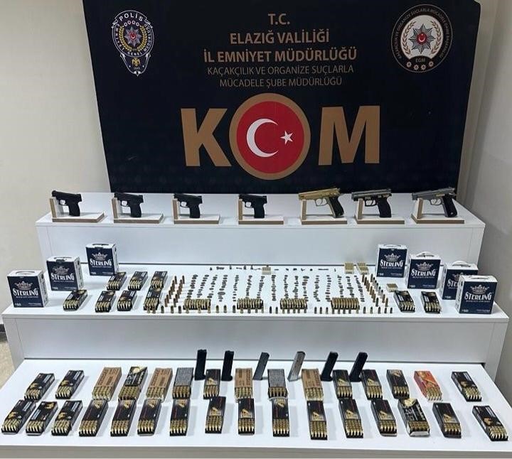 Elazığ’da tarihi eser niteliğindeki sikke ve objeler ile ruhsatsız silah ele geçirildi