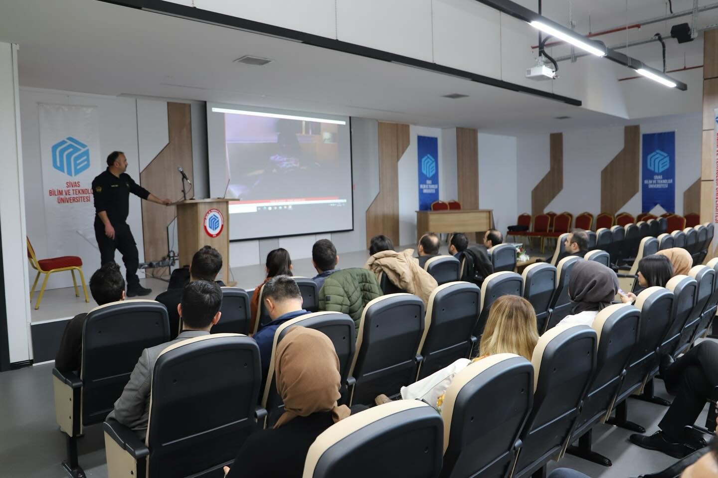 SBTÜ’de yangın söndürme ve tahliye tatbikatı eğitimi verildi