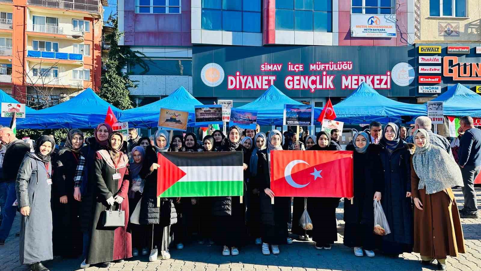 Simav’da Filistin için düzenlenen hayır çarşısından 670 bin TL gelir elde edildi
