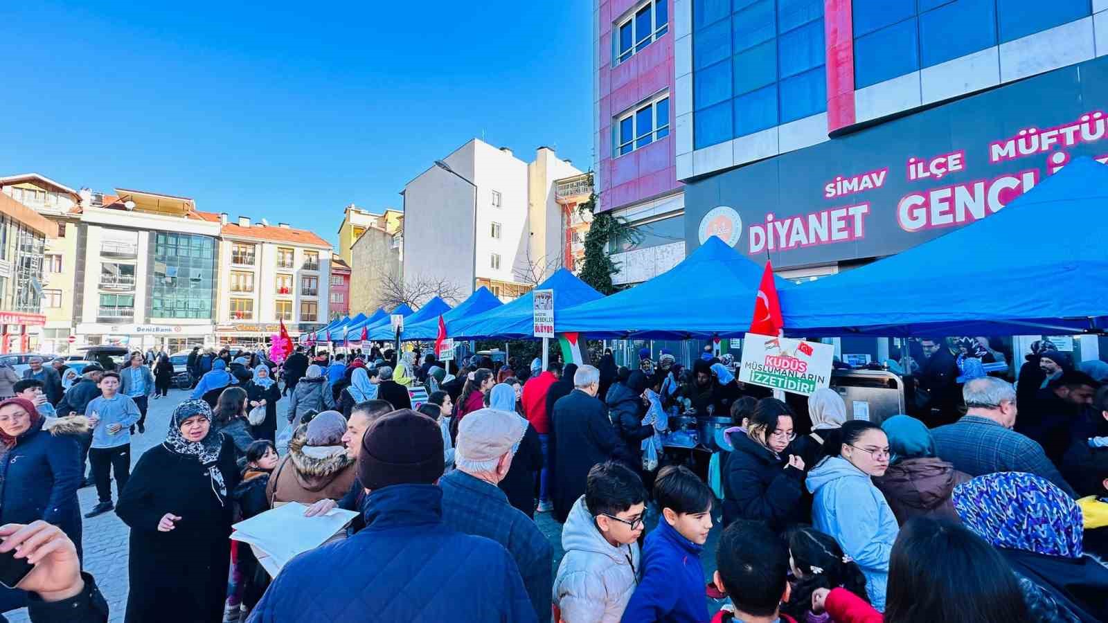 Simav’da Filistin için düzenlenen hayır çarşısından 670 bin TL gelir elde edildi