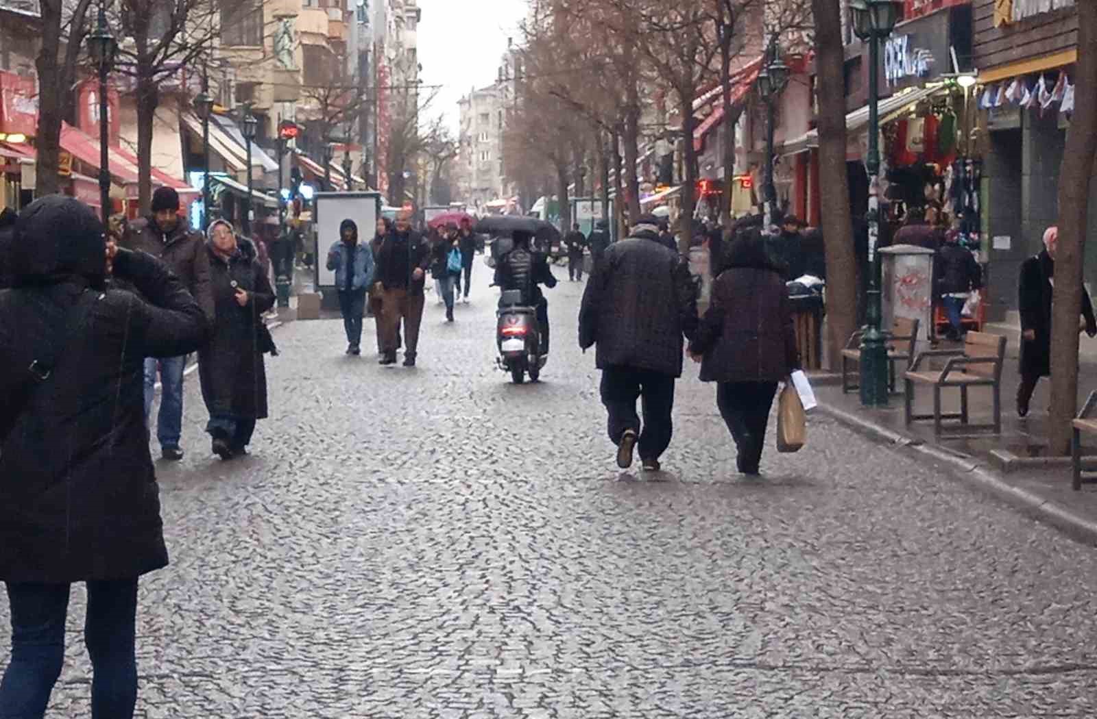 Eskişehir’de yağışlı hava etkili olmaya başladı
