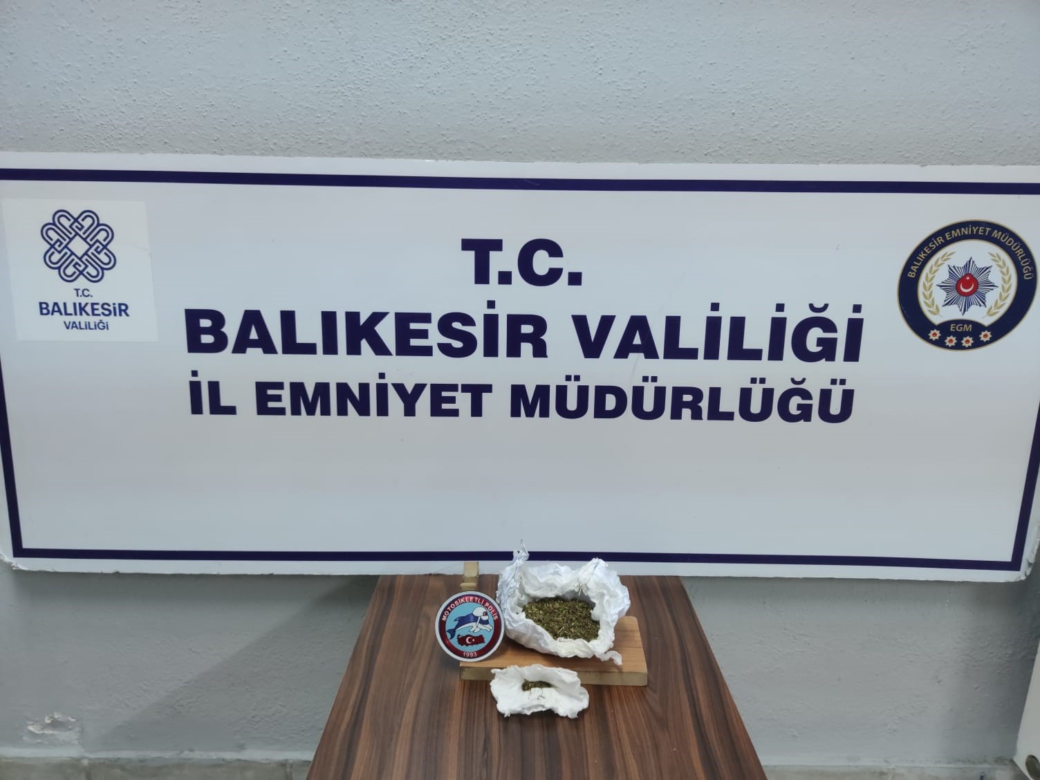 Edremit’te Yunus Timleri 40 gram bonzai ele geçirdi