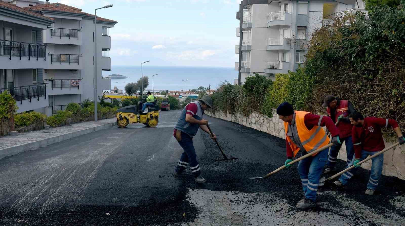 Bayraklıdede Mahallesi’nde yeni yollar yapılıyor
