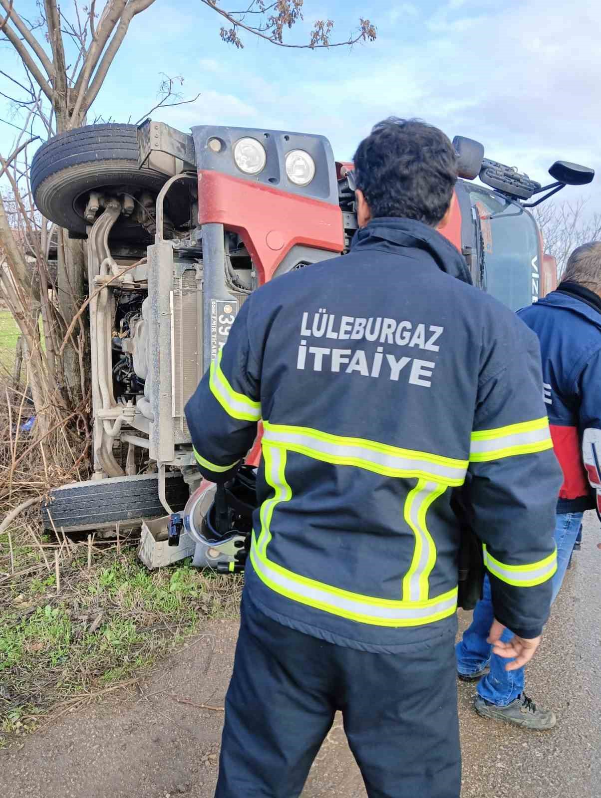 Kazaya giden itfaiyeciler kaza yaptı: 3 yaralı
