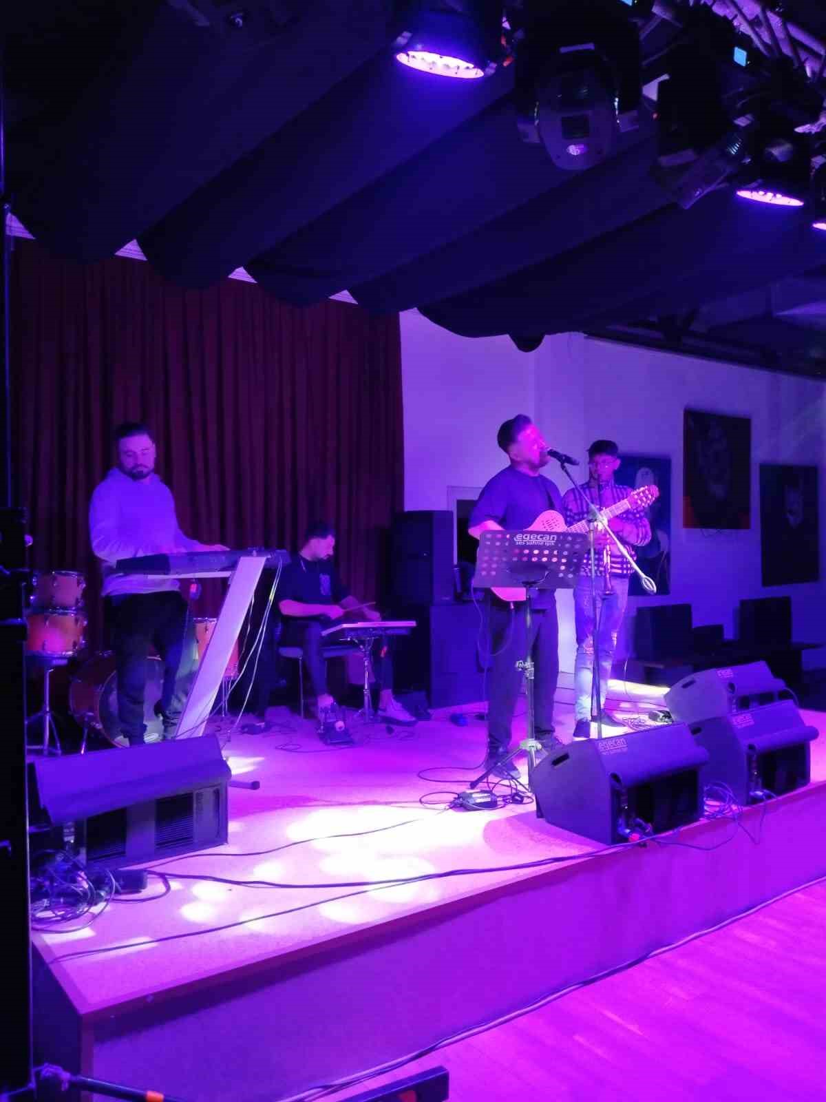 Üniversiteli gençlere ücretsiz konser
