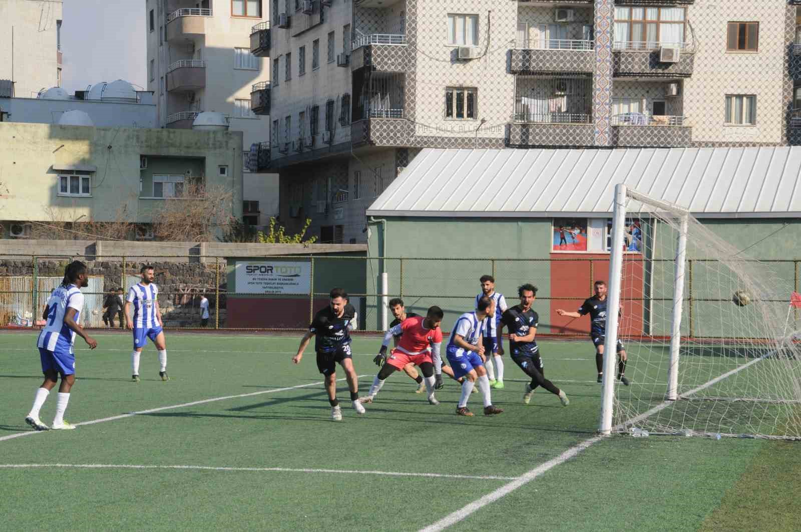 Şampiyonluk mücadelesi veren Öz İdil Spor, Cizre Nuh Sporu 6-1 yendi