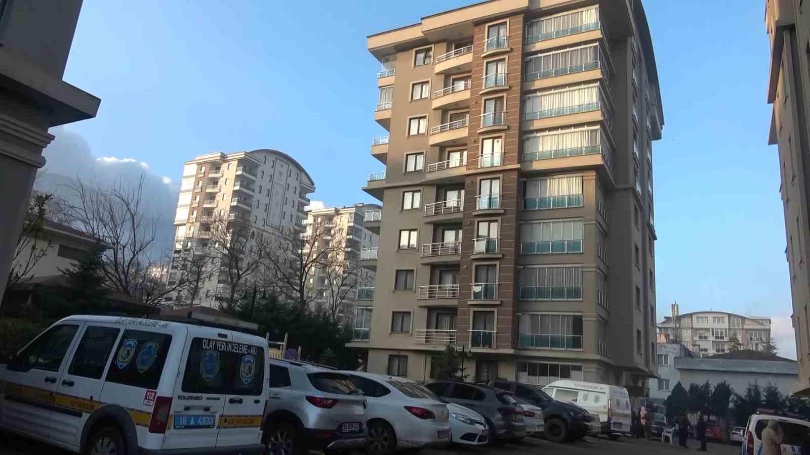 Bursa’da hava almak için çıktığı camdan düşen kadın hayatını kaybetti 