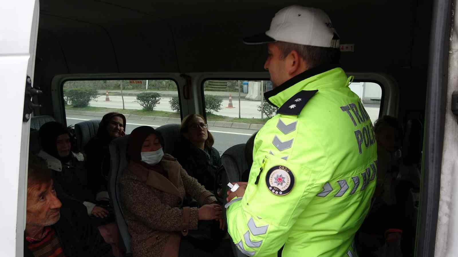 Emniyetin kış lastiği denetimi s&uuml;r&uuml;yor
