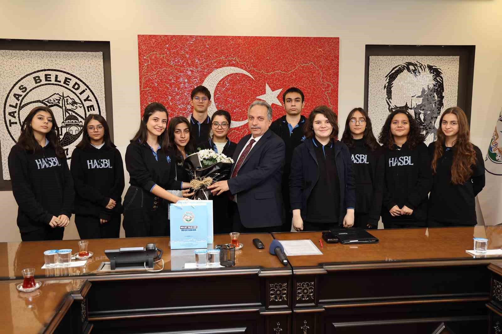 Talaslı &ouml;ğrencilerden Başkan Yal&ccedil;ın&rsquo;a teşekk&uuml;r ziyareti
