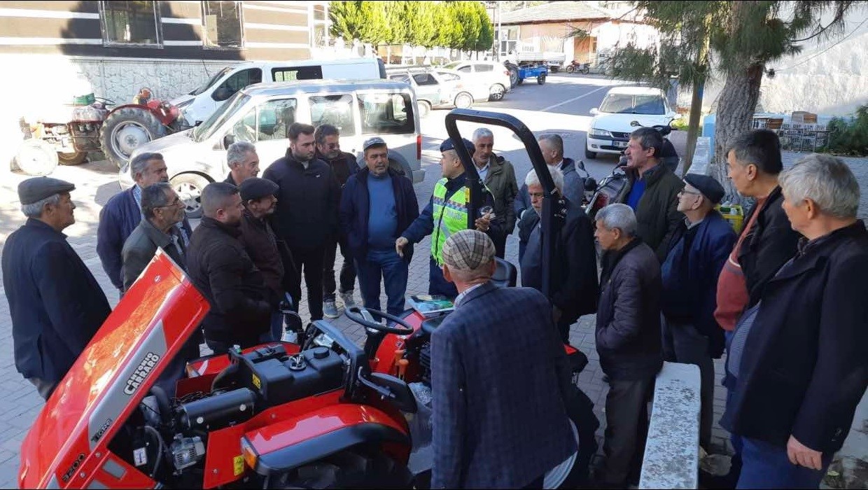 Kuyucak’ta traktör sürücülerine jandarmadan eğitim
