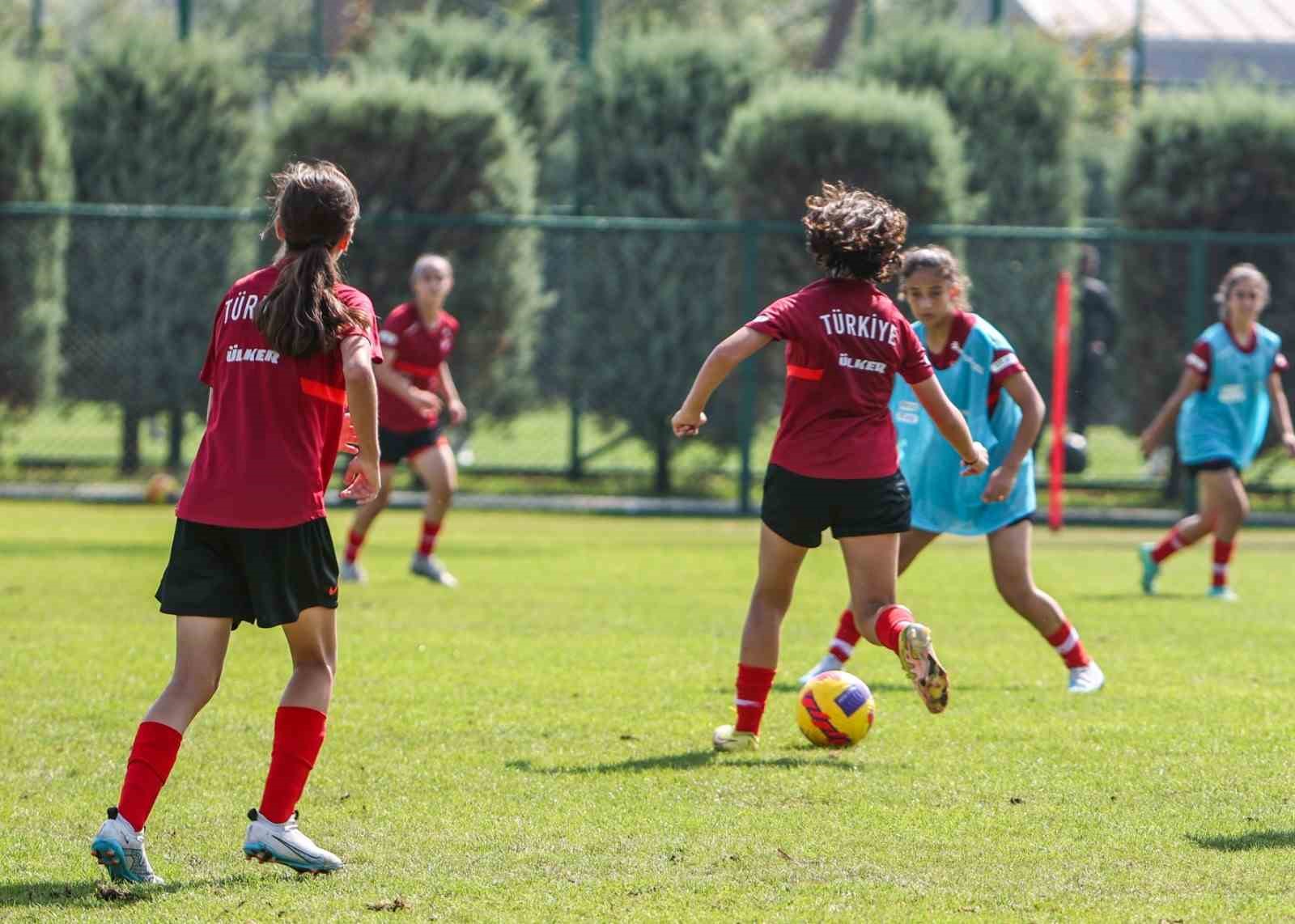 ’Geleceğin Yıldız Kızları’ projesinde başvuru süreci devam ediyor
