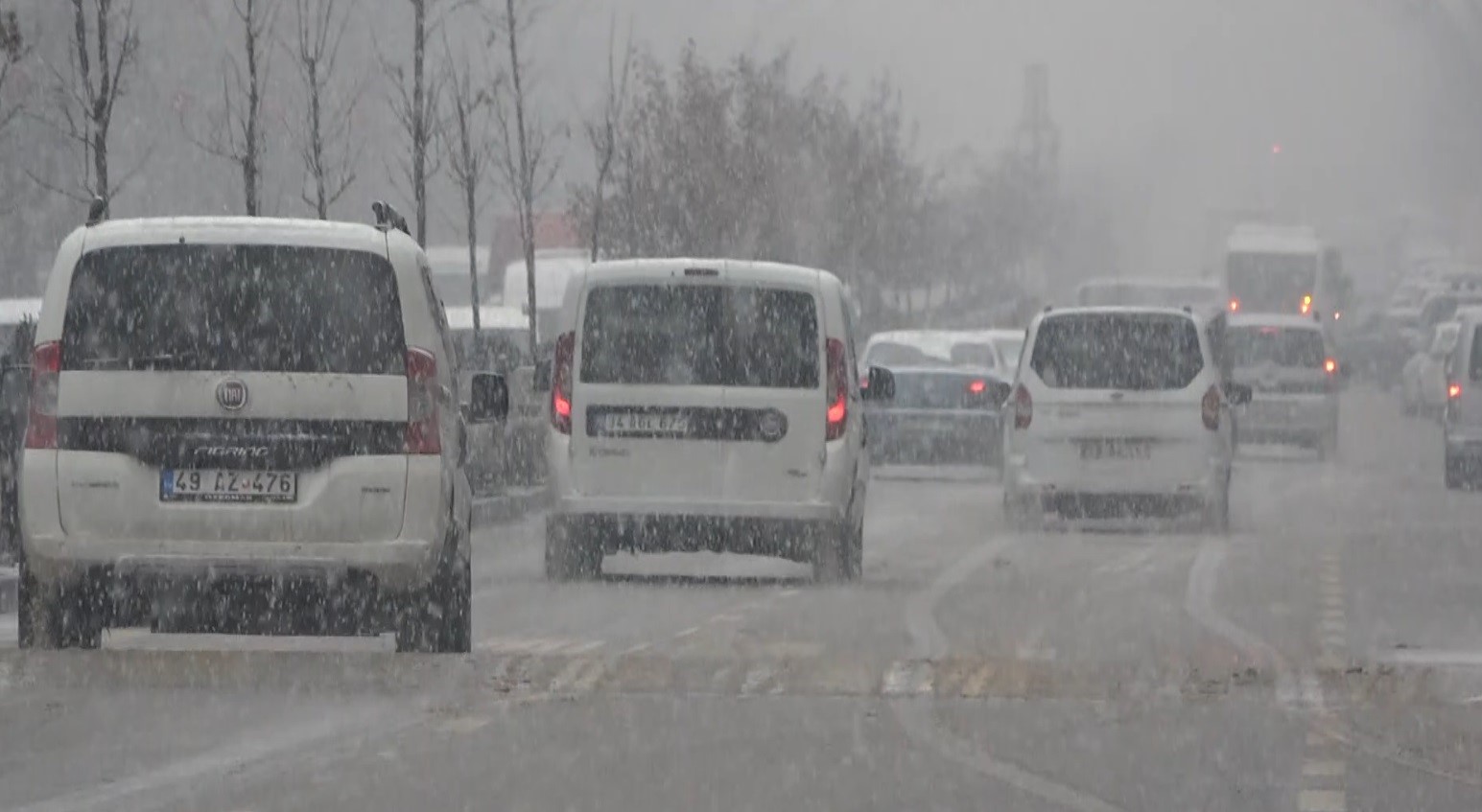 Muş’ta lapa lapa kar yağdı
