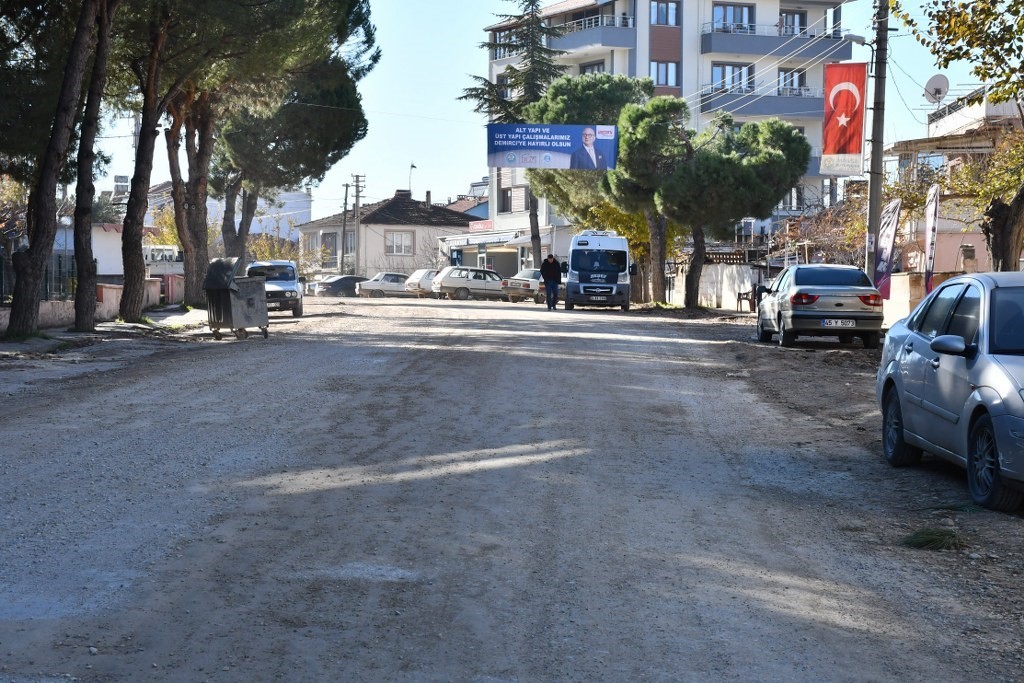 Manisa Büyükşehir Belediyesi Demirci’de prestij cadde çalışmalarına başladı