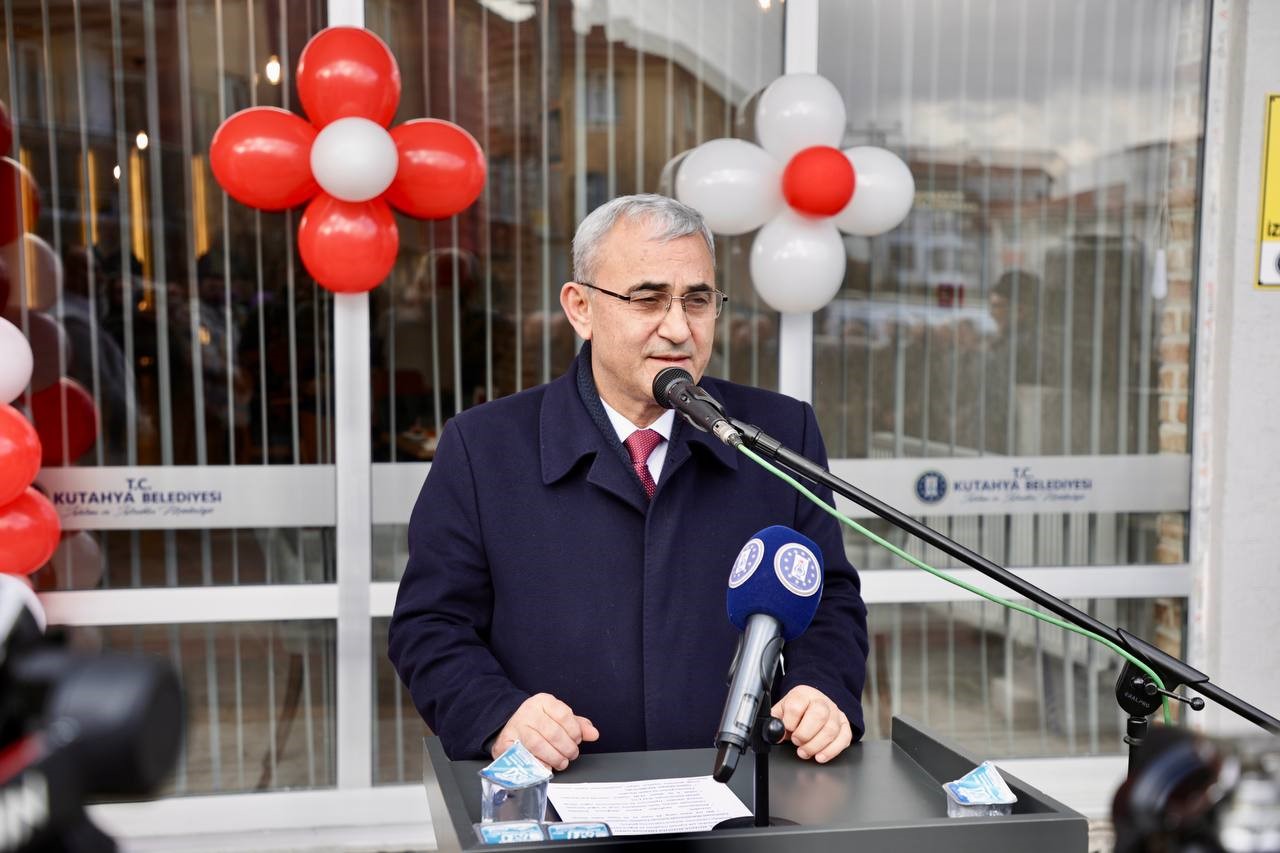 Kütahya Belediyesi tarafından Cumhuriyet Mahallesine yaptırılan Emekliler Lokali hizmete sunuldu