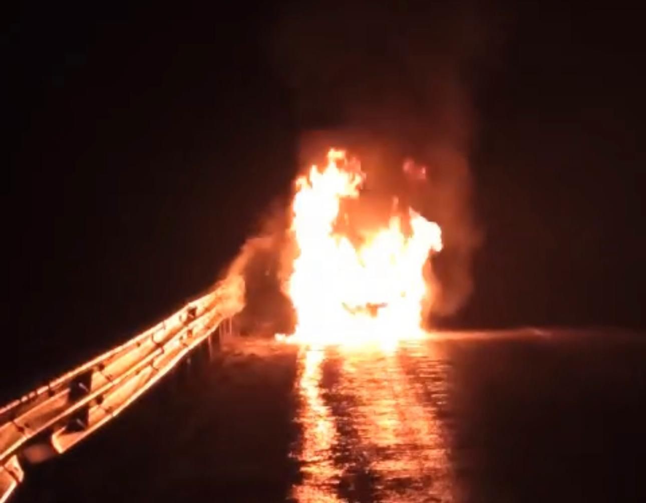 Yüksekova-Van karayolunda LPG’li araç alev aldı