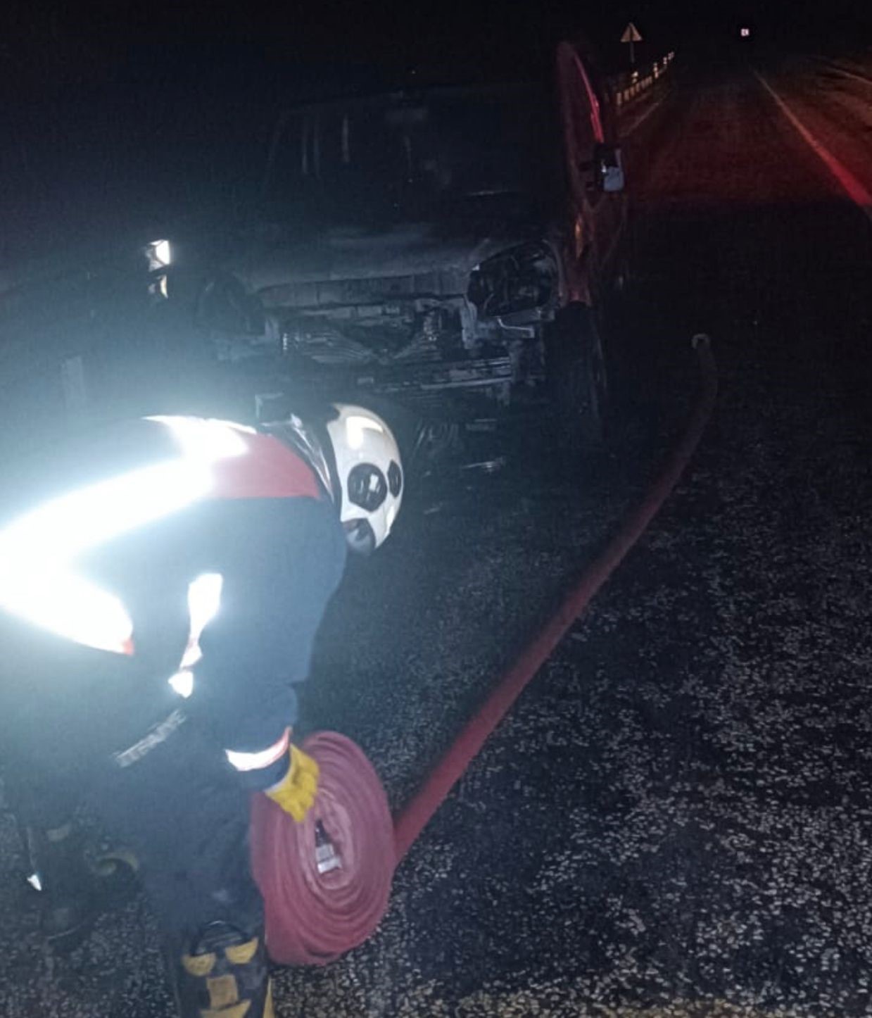 Y&uuml;ksekova-Van karayolunda LPG&rsquo;li ara&ccedil; alev aldı
