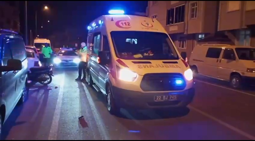 Edirne&rsquo;de motosikletinin hakimiyetini kaybeden s&uuml;r&uuml;c&uuml; yaralandı
