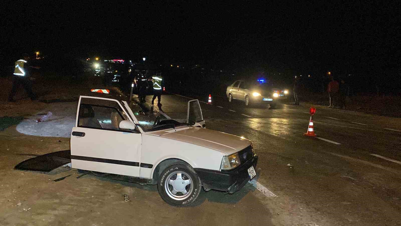 Arazi aracı ile &ccedil;arpışan otomobil ikiye b&ouml;l&uuml;nd&uuml;: 5 yaralı
