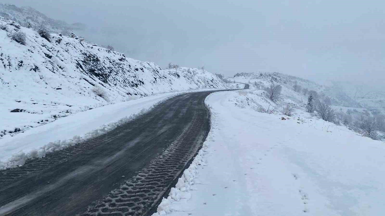 Kahramanmaraş kırsalına kar düştü ekipler müdahale etti
