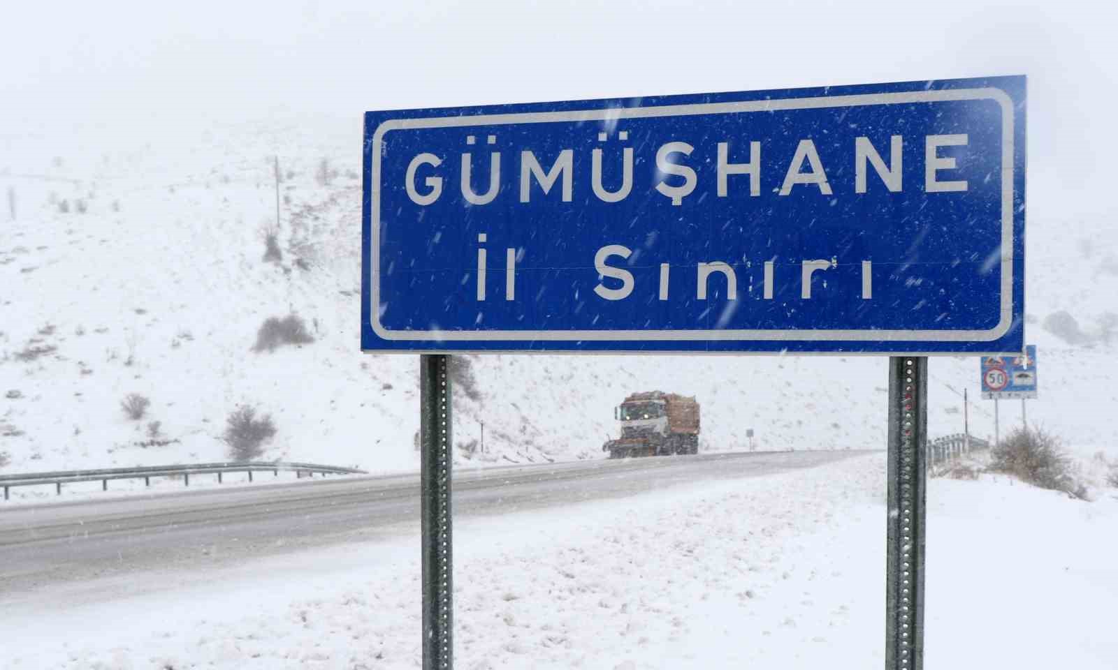 Erzincan’ın yüksek kesimlerinde kar yağışı etkisini artırdı