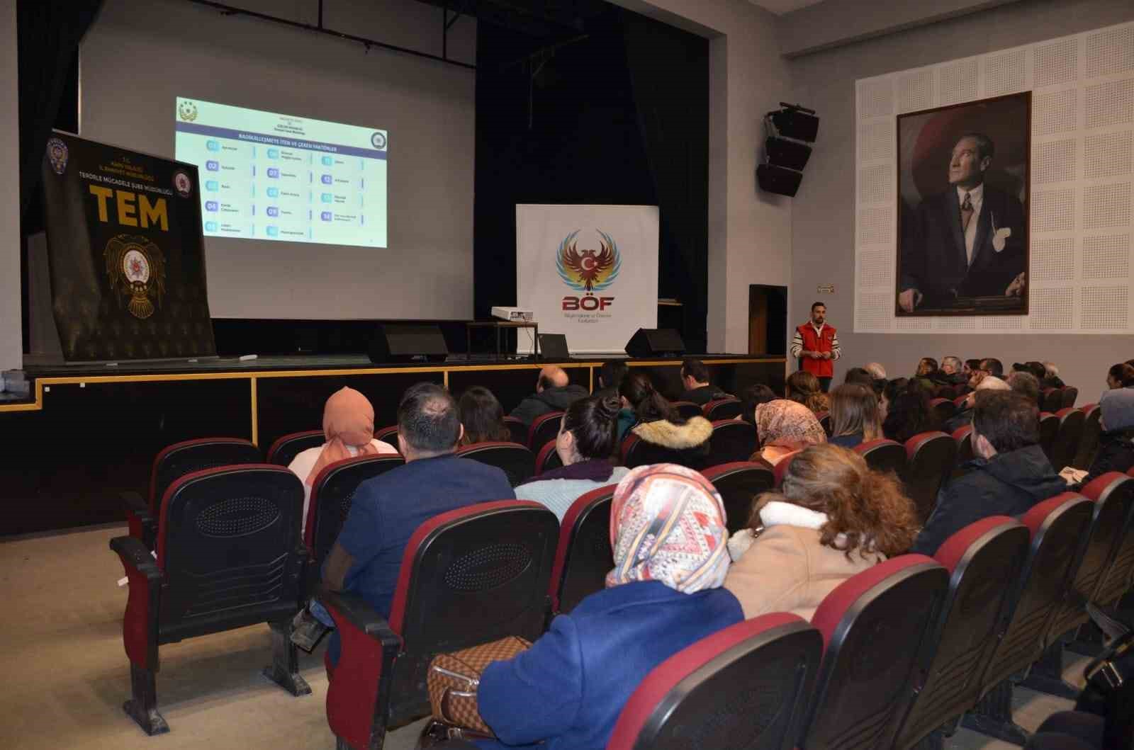 Kars&rsquo;ta &ouml;ğretmenler &ldquo;Gen&ccedil;lik Sizin Eseriniz&rsquo;&rsquo; Projesi anlatıldı
