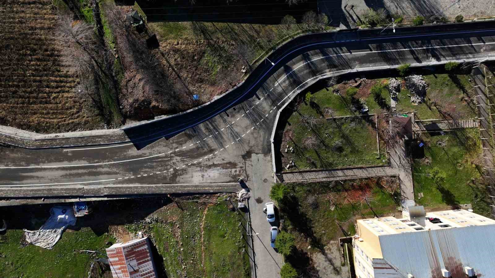 Bingöl Belediyesi yol yapım çalışmalarını sürdürüyor
