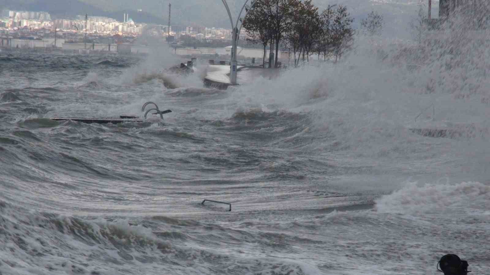 Kocaeli Valiliği fırtınaya karşı uyardı
