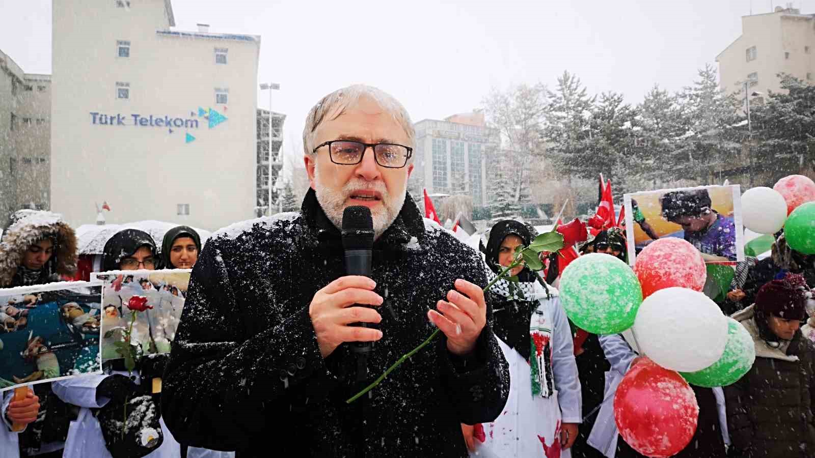 Hekimlerden insanlık adına “sessiz yürüyüş”
