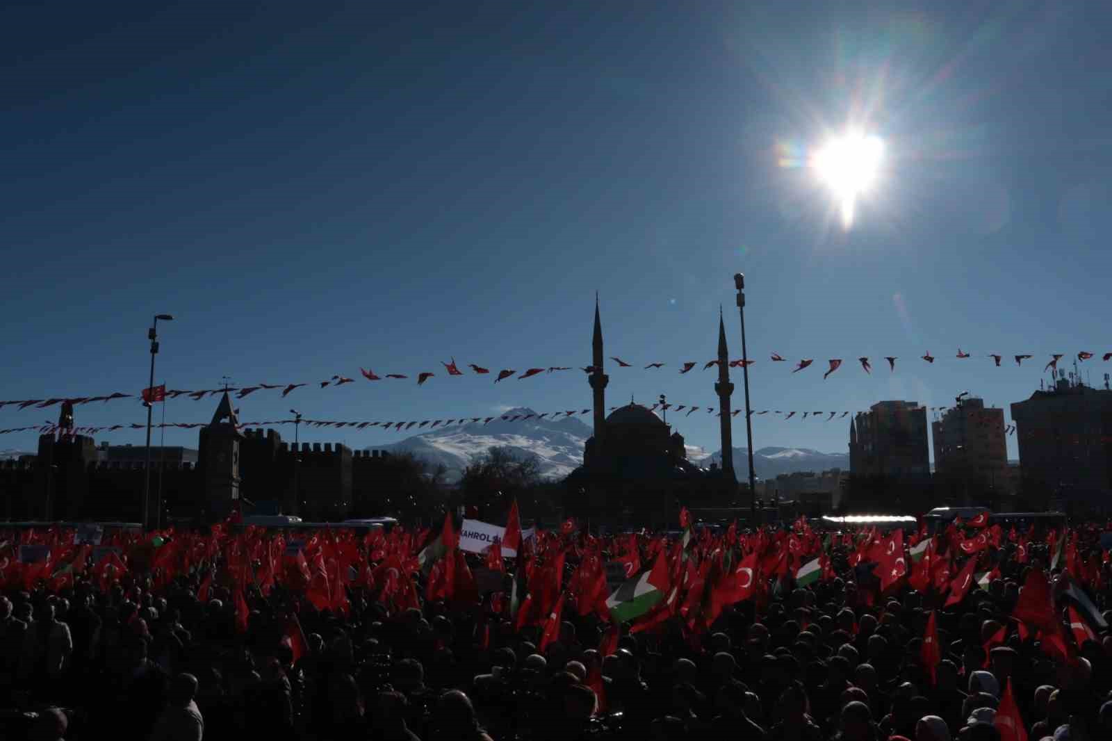 Kayseri’de binlerce kişi Filistin’e özgürlük için yürüdü
