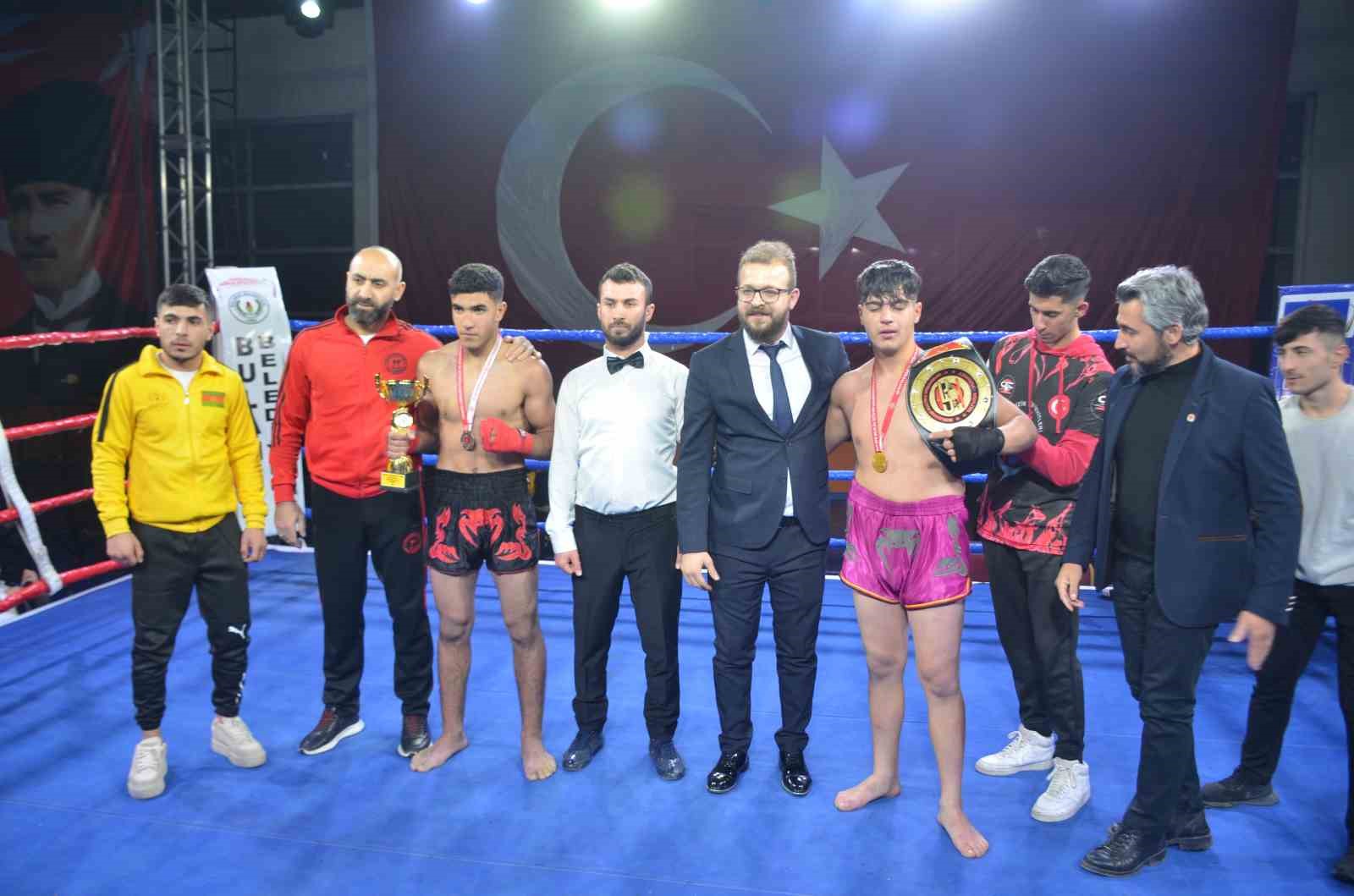 Muş’ta şehitler anısına Uluslararası Muay Thai Müsabakaları düzenlendi