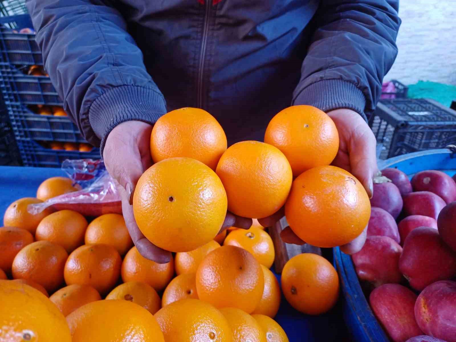 Hatay portakalı tezgahta yerini aldı
