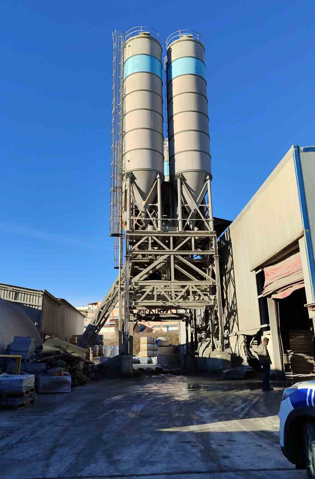 Arnavutk&ouml;y&rsquo;de feci kaza: Beton tankının i&ccedil;ine d&uuml;şen iş&ccedil;i &ouml;ld&uuml;
