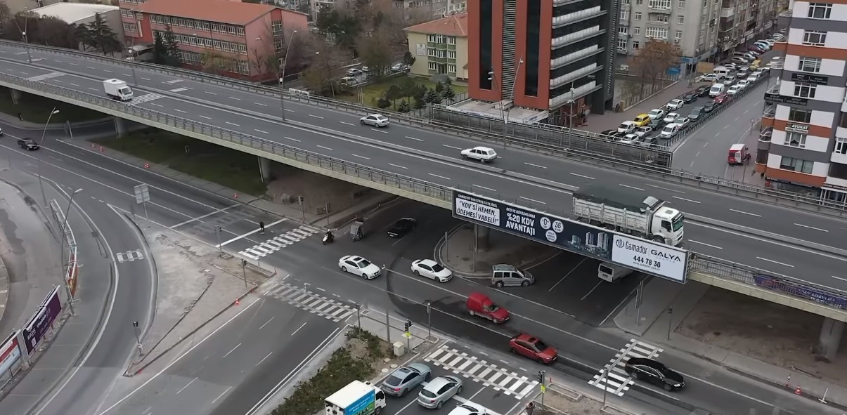 Büyükşehir trafiği rahatlatmak için çalışıyor