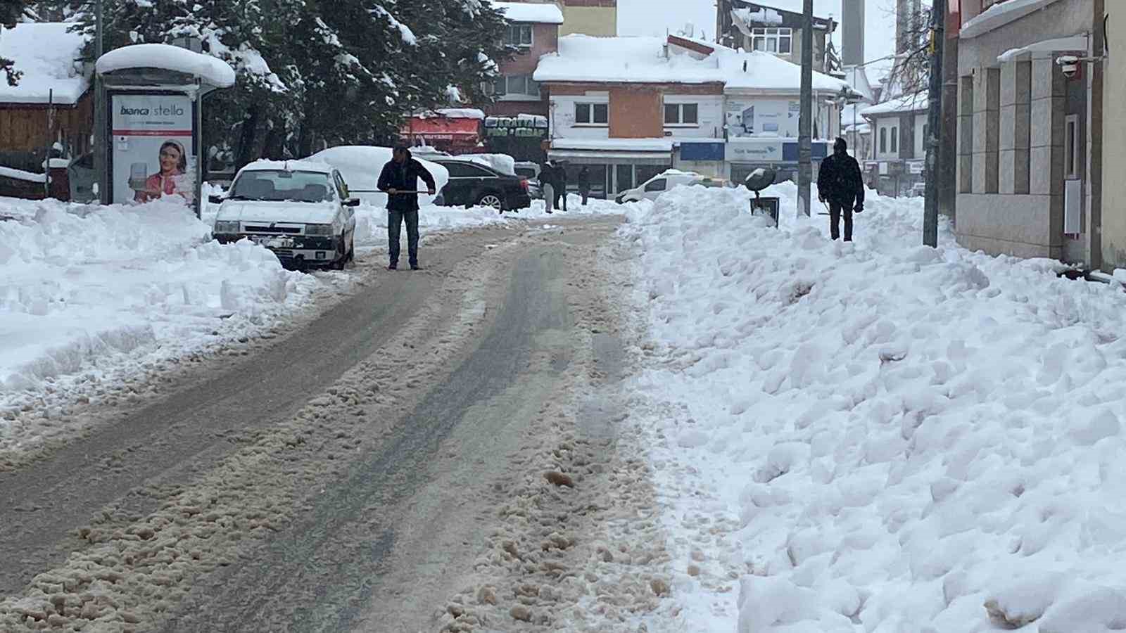Bolu&rsquo;da kar kalınlığı 30 santimetreye ulaştı
