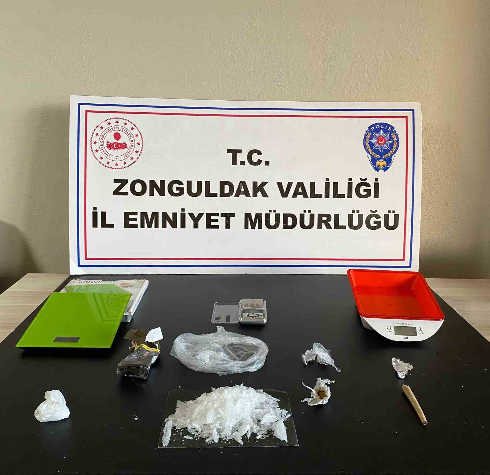 Zonguldak&rsquo;ta uyuşturucu operasyonunda 4 kişi tutuklandı
