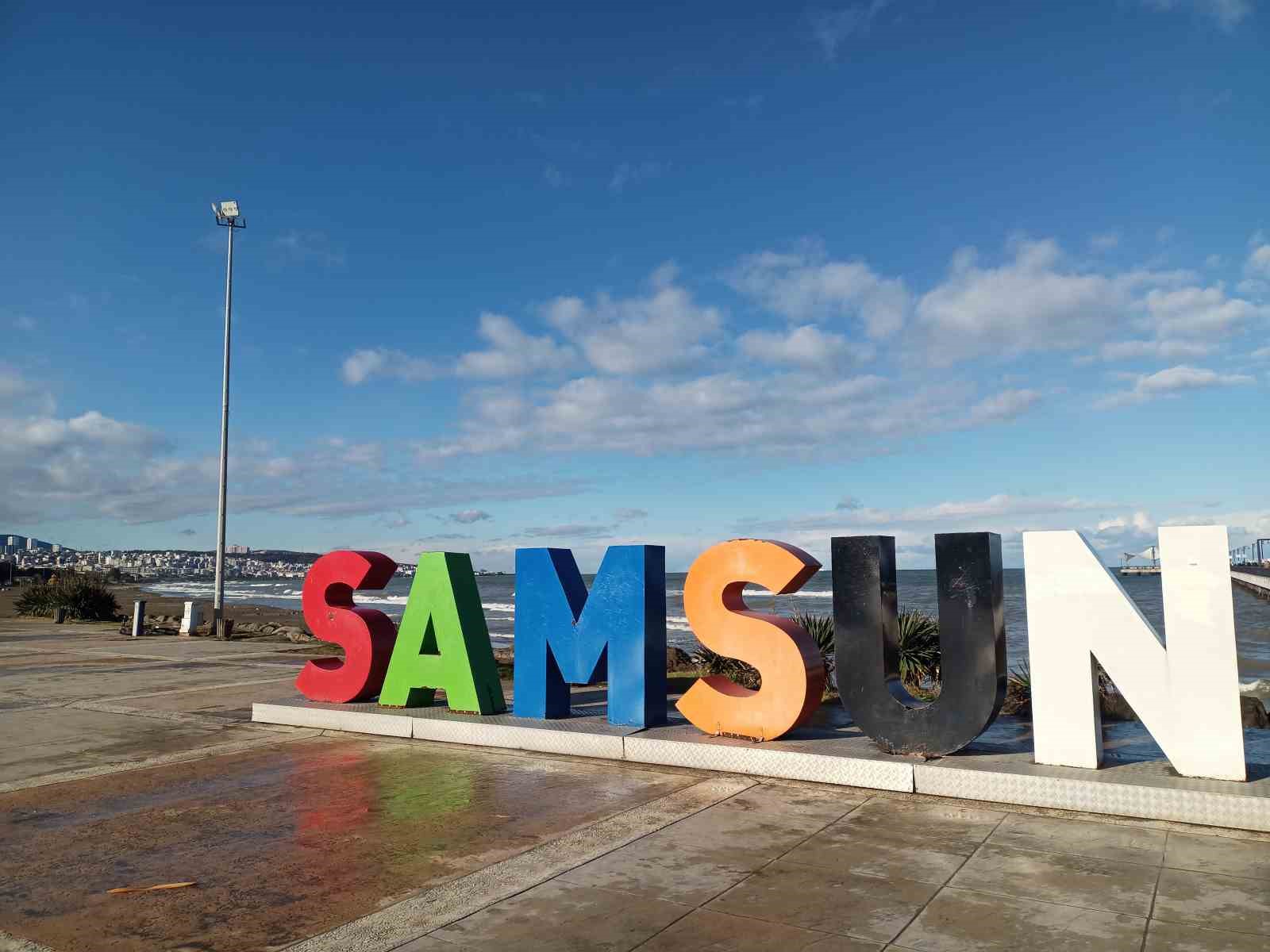 Üç güzellik aynı karede: Kar, kumsal ve deniz
