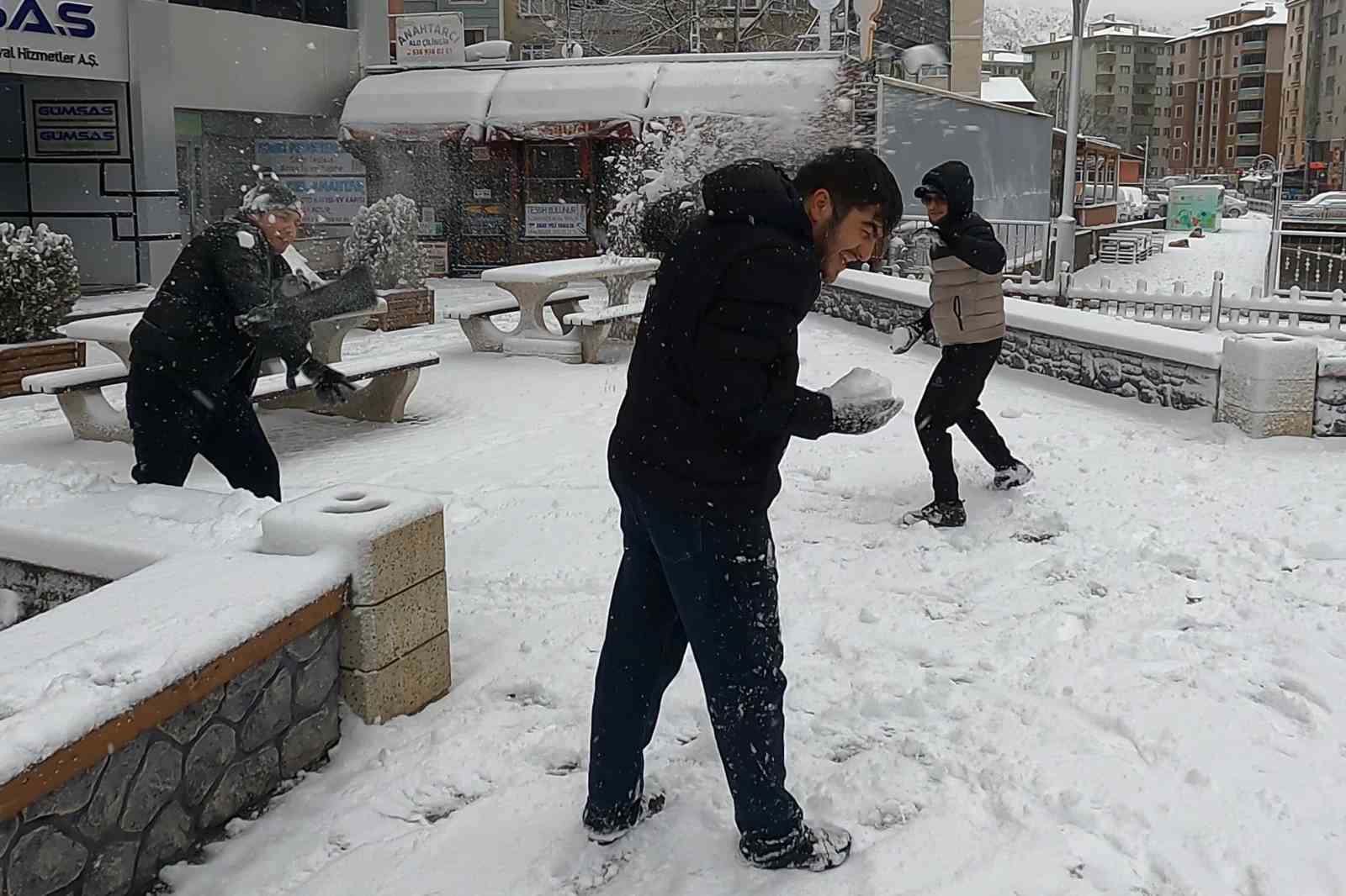 Gümüşhane’de kar yağışı etkili oldu
