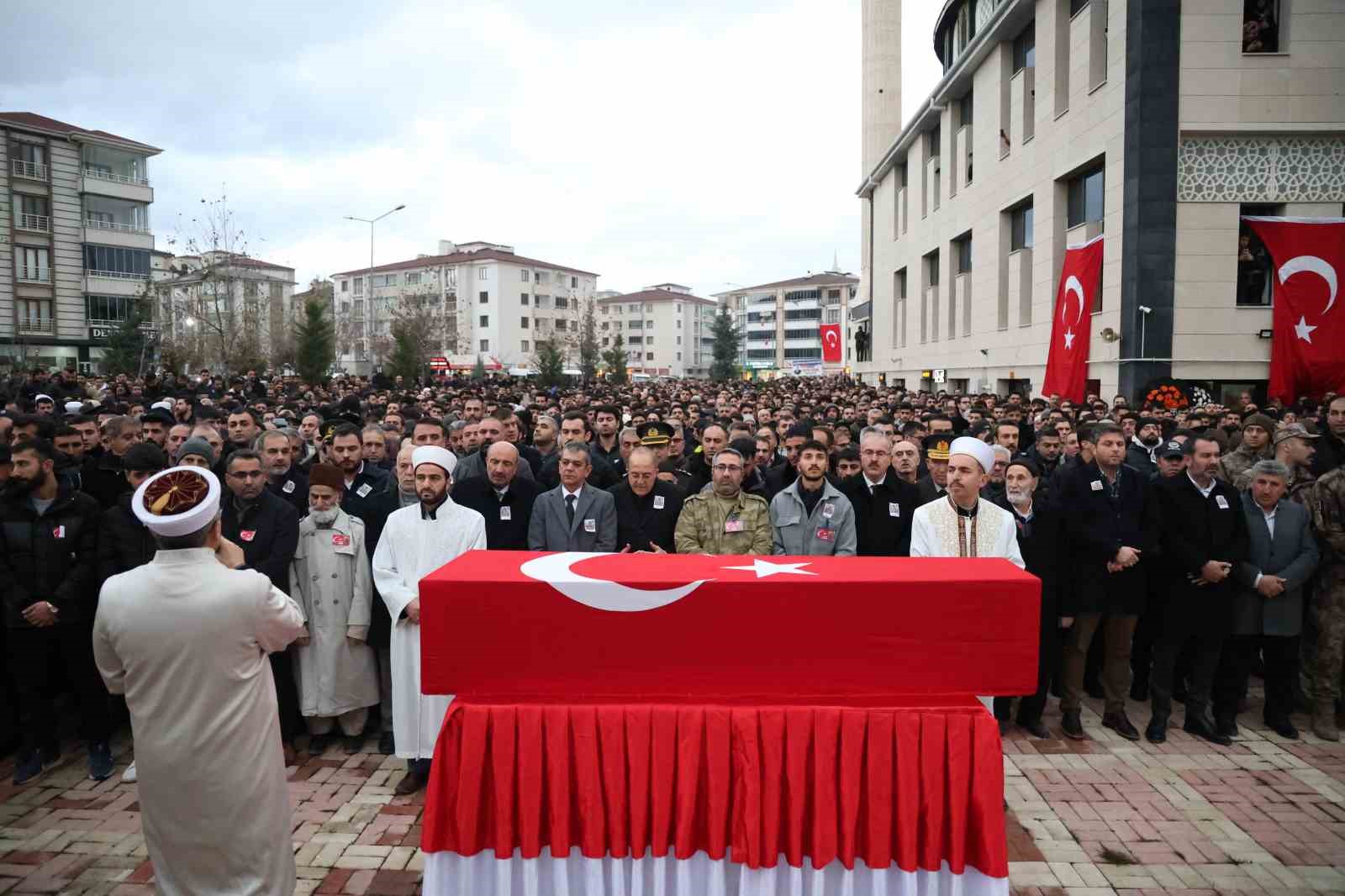 Şehit Aslan son yolculuğuna uğurlandı
