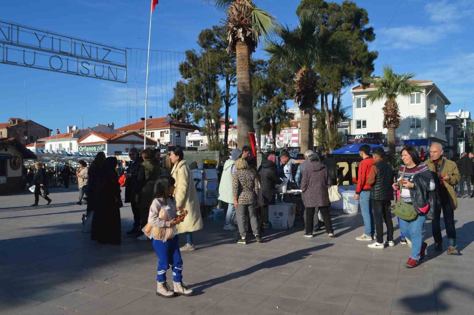 Ayvalık’ta şehitler için lokma hayrı düzenlendi