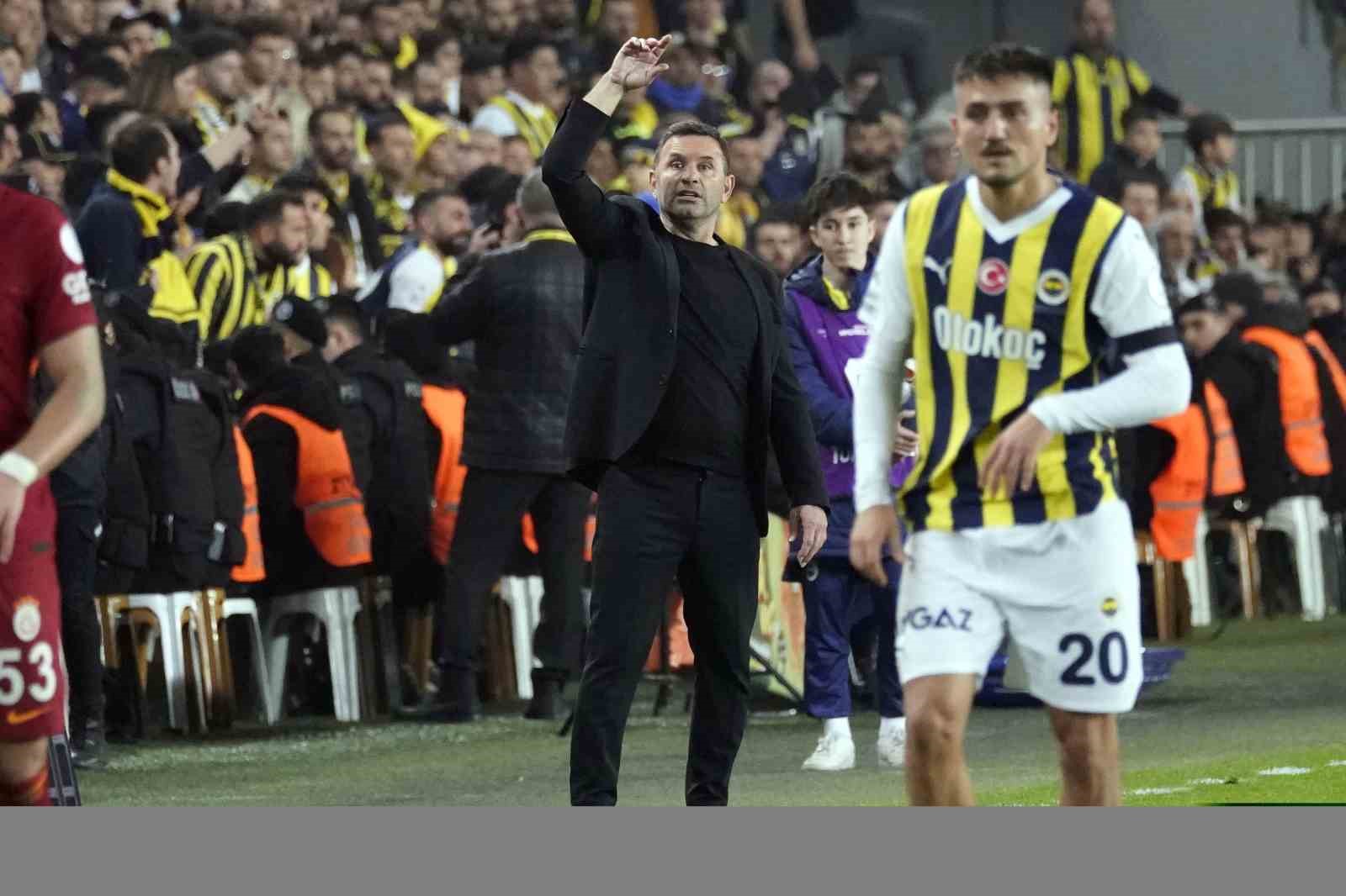 Trendyol Süper Lig: Fenerbahçe: 0 - Galatasaray: 0 (İlk yarı)
