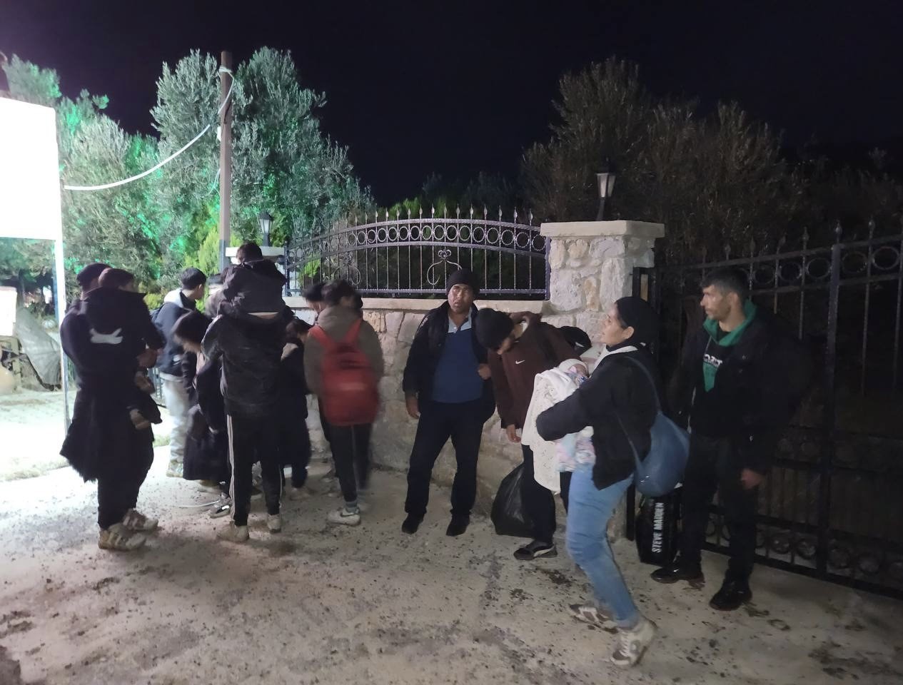 Ayvacık açıklarında 77 kaçak göçmen yakalandı