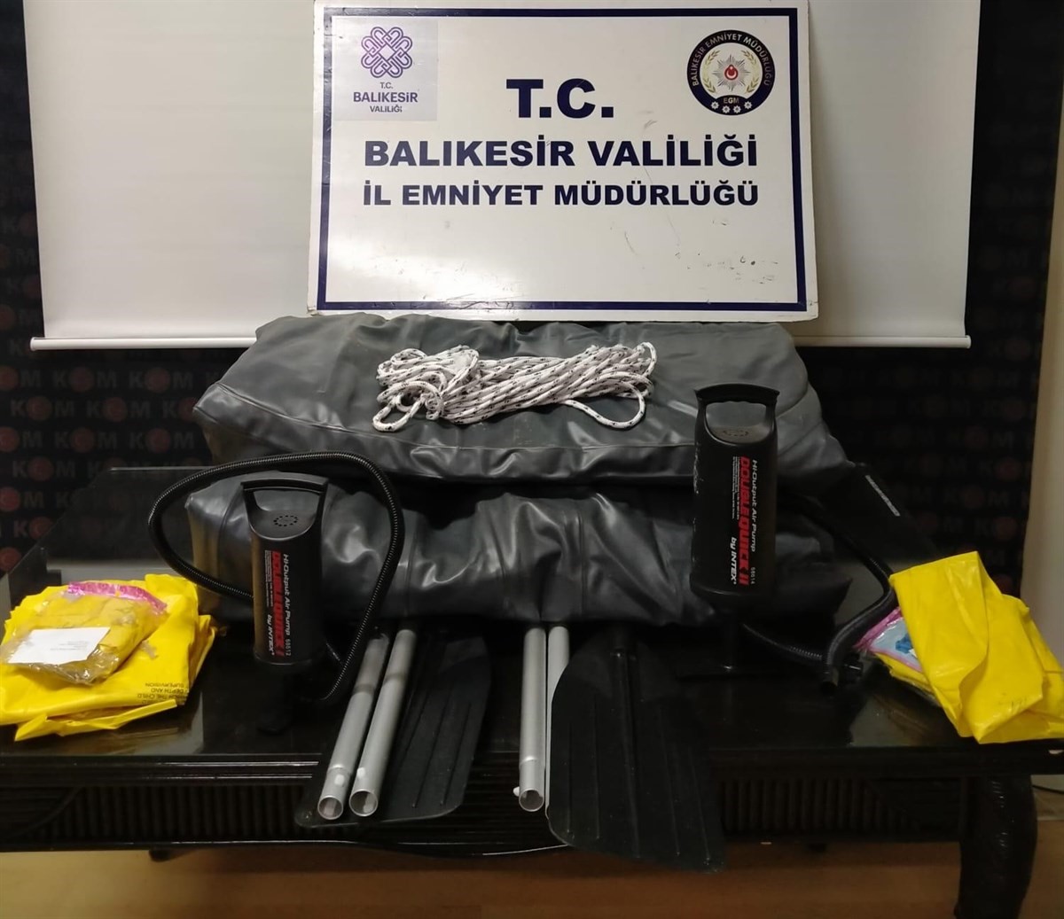 Edremit’te 11 düzensiz göçmen ve 2 yabancı uyruklu organizatör yakalandı