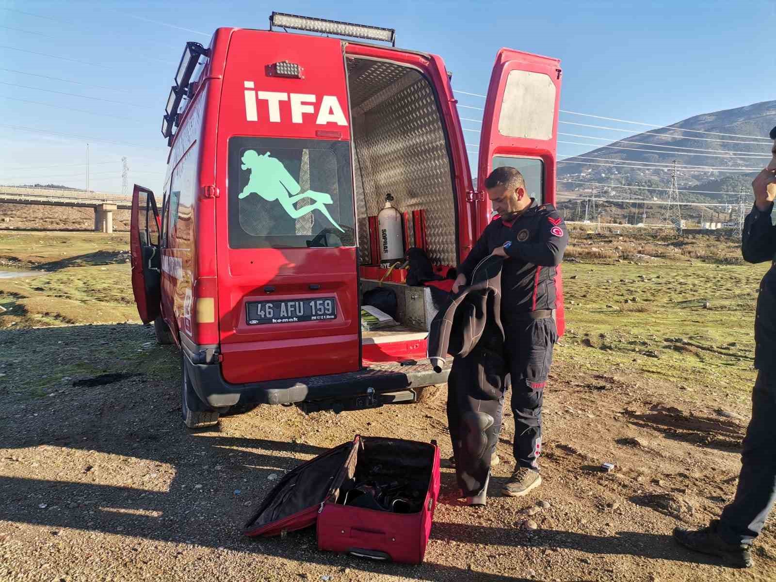 Baraja d&uuml;ş&uuml;p kaybolan genci arama &ccedil;alışmaları tekrar başladı
