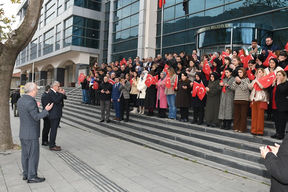 Amasya Belediyesi mesaiye ’şehitlere dua’ ile başladı