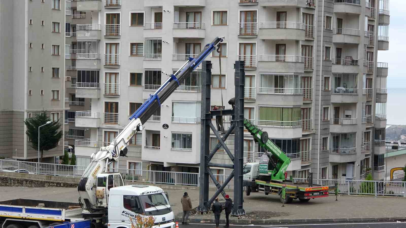 Yayalar i&ccedil;in tehlike oluşturan noktaya &uuml;st ge&ccedil;it yapılmaya başlandı
