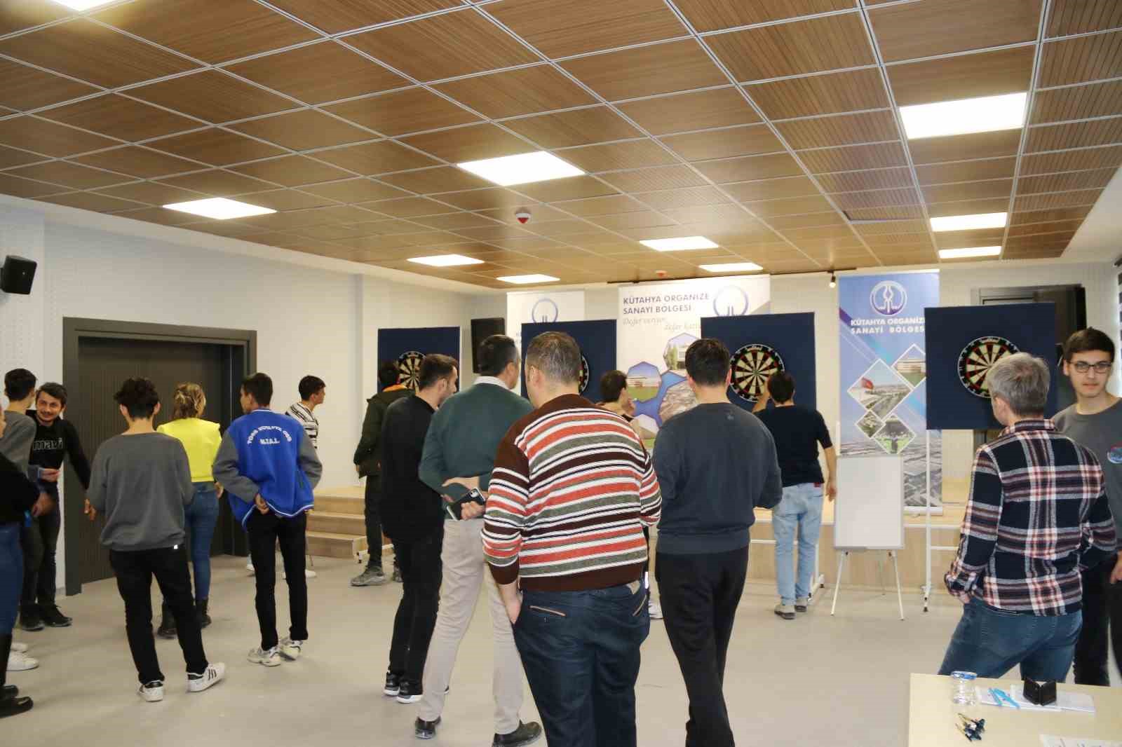 Firmalar arası dart turnuvasında rekabetin okları havada uçuştu