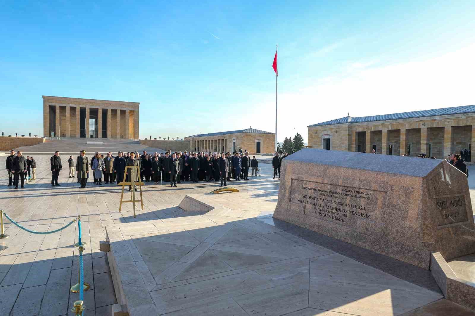 İkinci Cumhurbaşkanı İsmet İnönü, ölümünün 50. yılında mezarı başında anıldı
