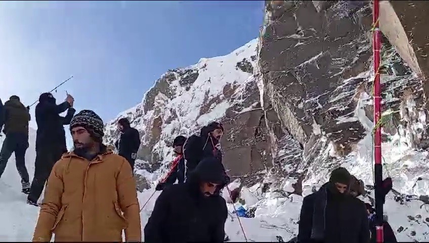 Ağrı’da kepçe devrildi: 4 ölü